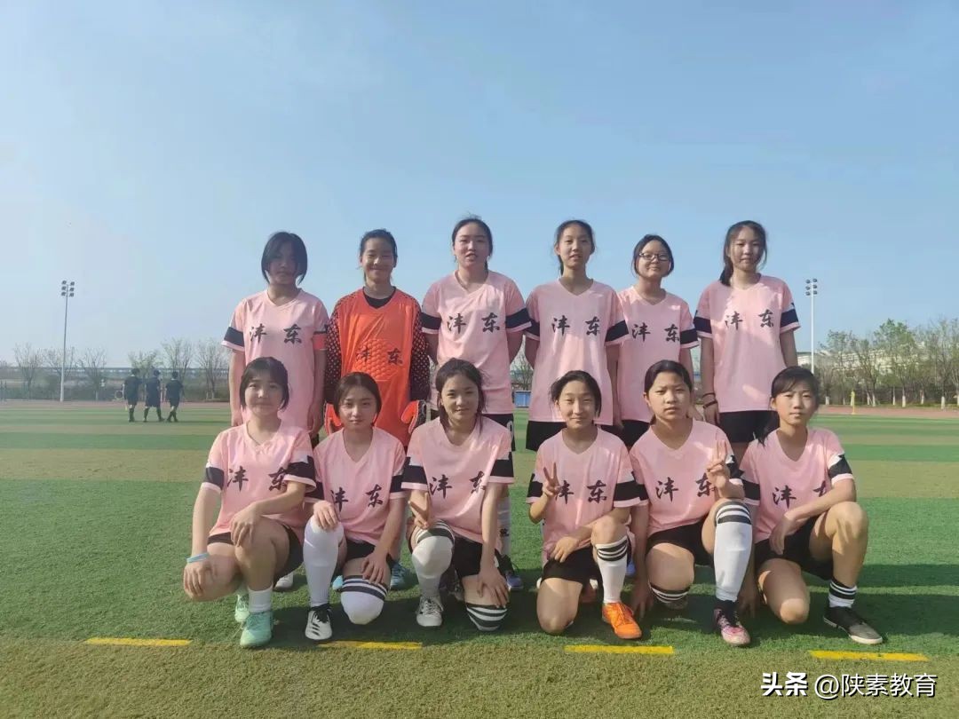 绿茵逐梦足够精彩海报,绿茵逐梦