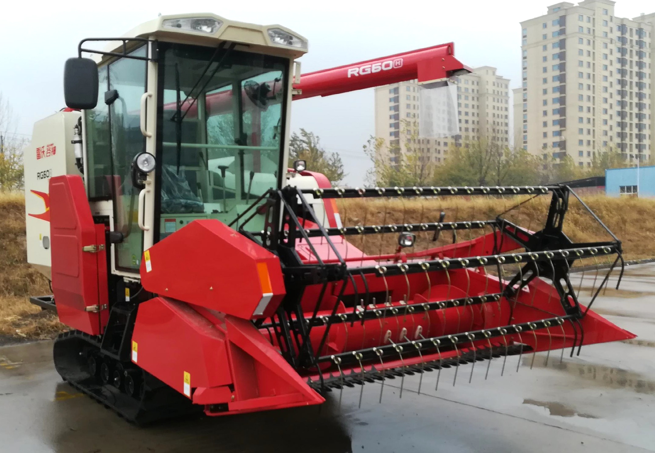 沃得轮式收割机与雷沃谷神对比,雷沃谷神rg70履带收割机参数