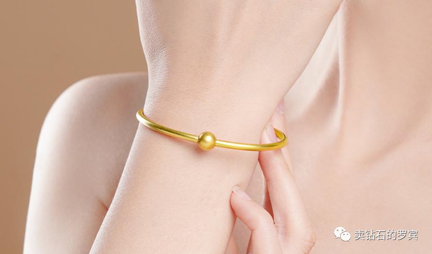 珠宝销售如何吸引新顾客进店,珠宝顾客进门销售技巧和话术