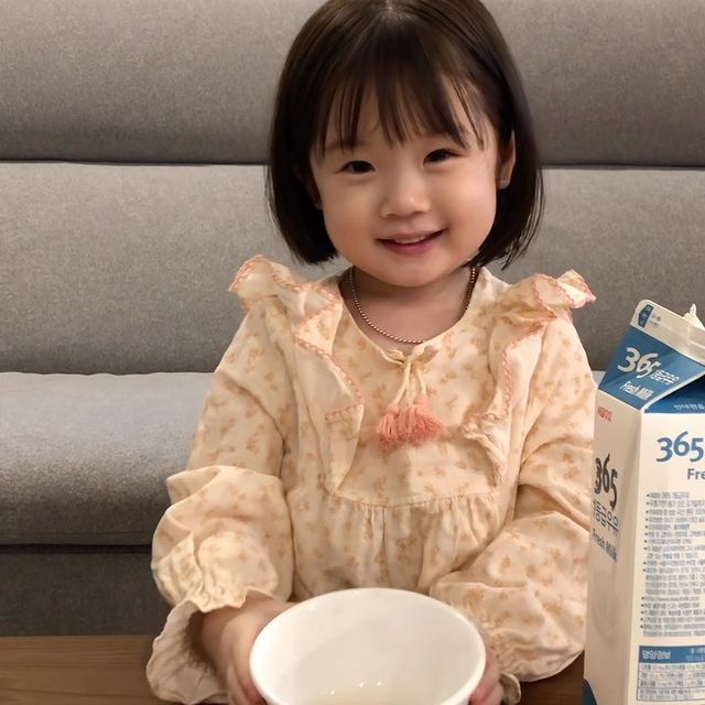 最近超火的可爱小女孩表情包,小女孩可爱萌表情包