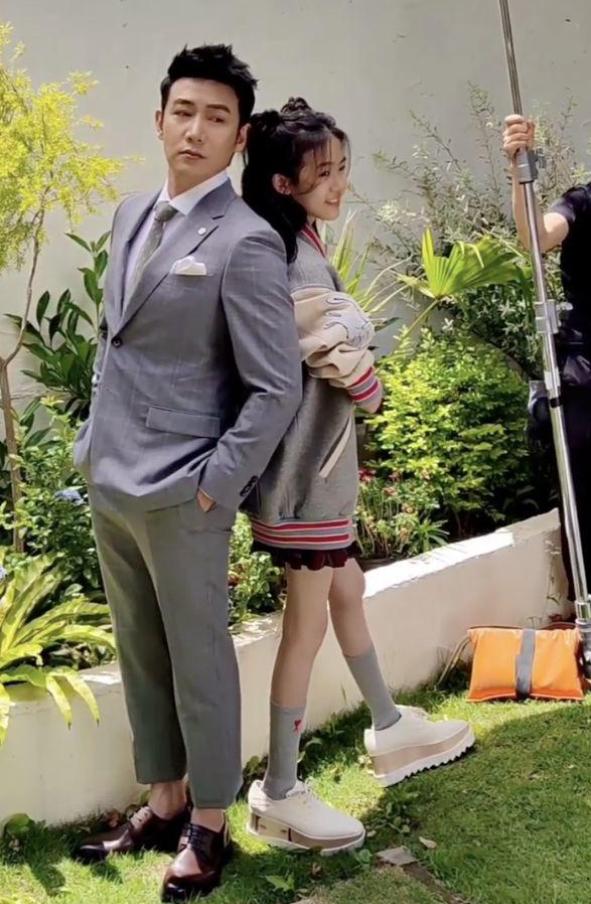 陆毅女儿贝儿鲍蕾,贝儿陆毅鲍蕾腿长