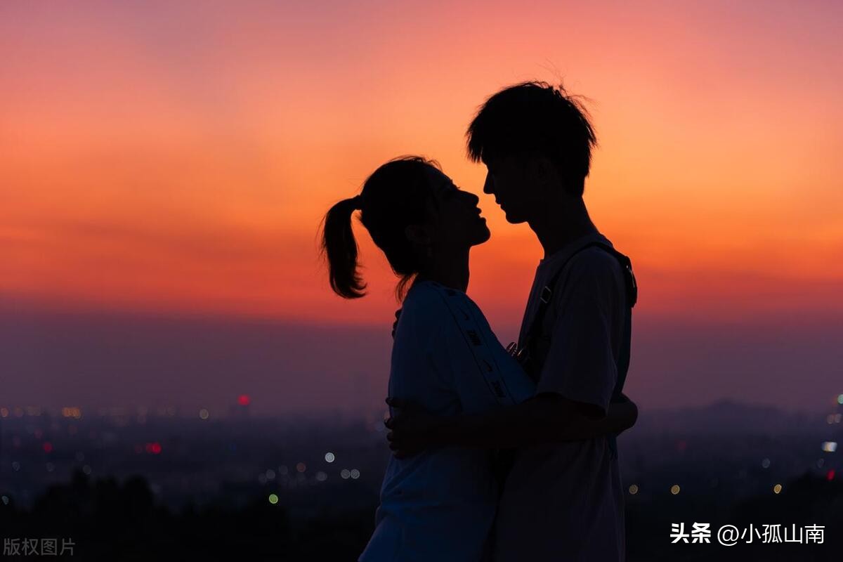 男人真正喜欢一个女人的6种表现,中年男人喜欢上年轻女孩的表现