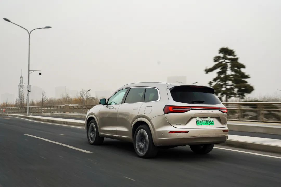 问界m7操控性比x5操控性感受如何,问界全新m7实车体验