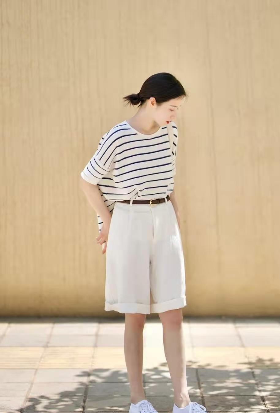 女款修饰腿型裤子,今年流行的中腿裤