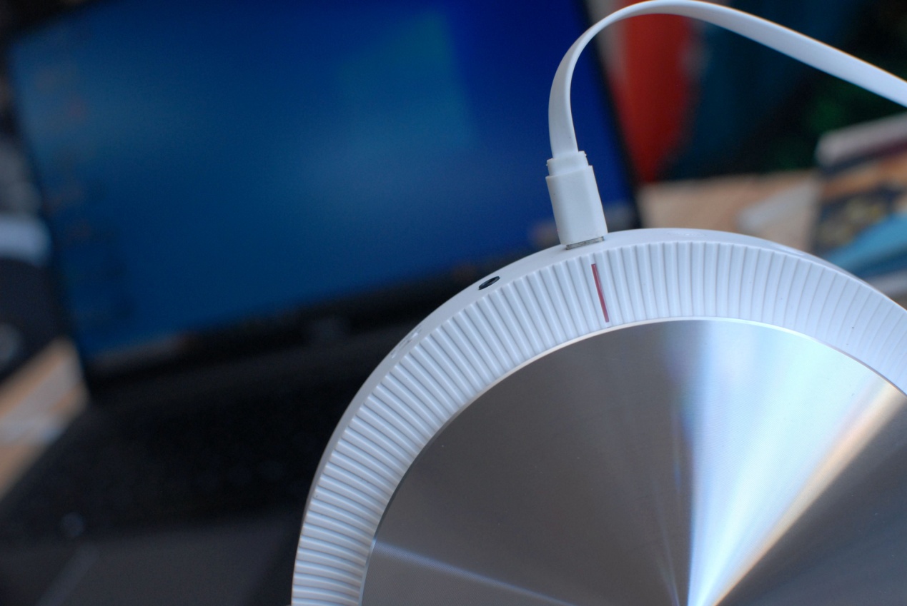 带着露营车出去露营,带着音响去露营