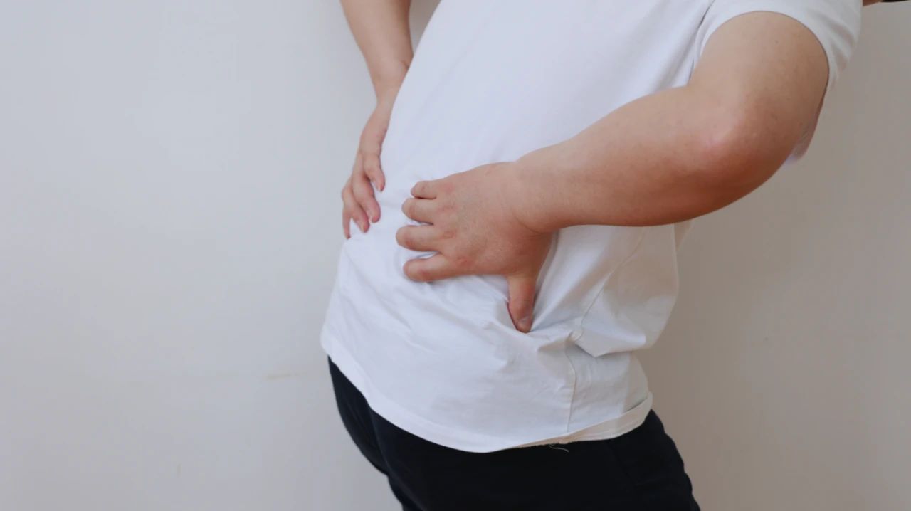 棘上韧带炎症状表现有哪些,棘上韧带炎的典型症状吃什么药