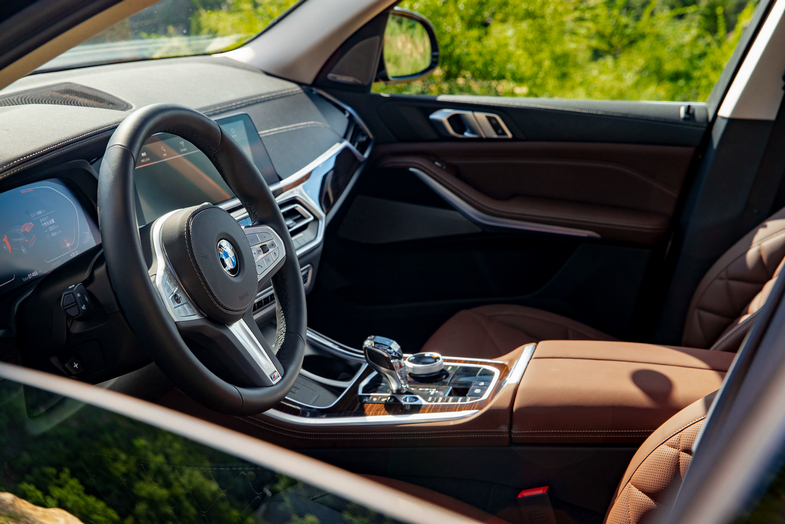 宝马x5xdrive30i曜夜版顶配,宝马x5xdrive30li尊享型m运动曜夜