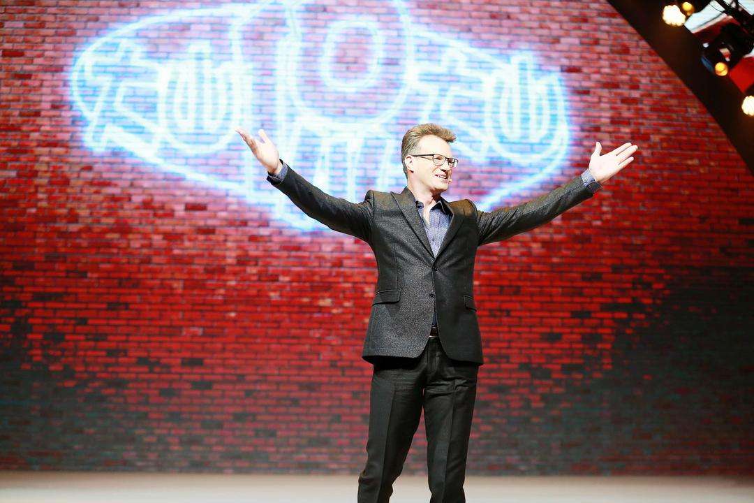 黄西美国脱口秀讲解,黄西脱口秀说第一次在美国