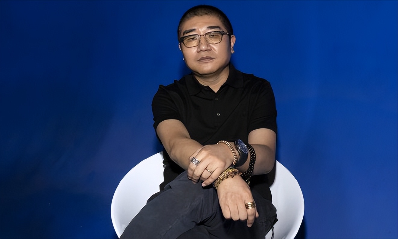 京东迎来首位女掌舵者,京东大花臂