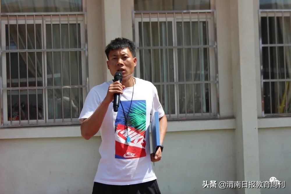 跳绳趣味性比赛,跳绳乒乓球接力赛