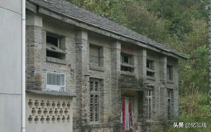 探访深山中的821三线军工厂旧址,中国56式步枪子弹箱