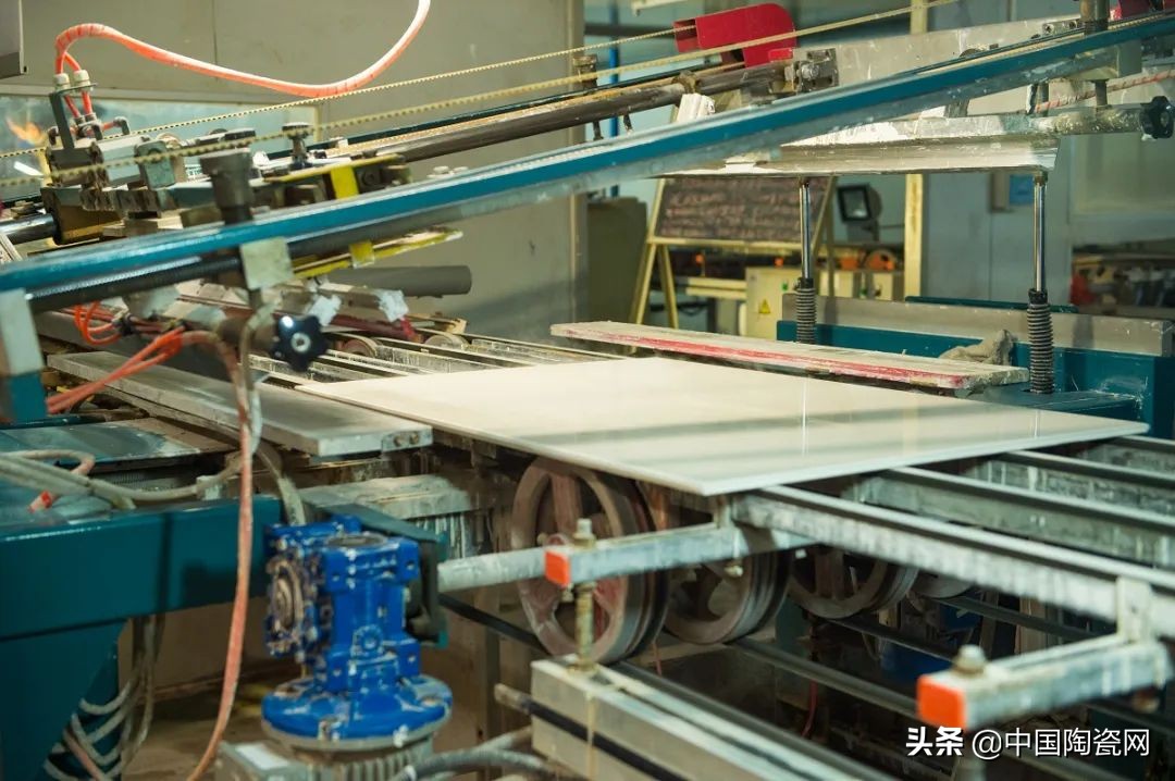 竞争洪流中，看汇亚磁砖如何蓄力发展新势能