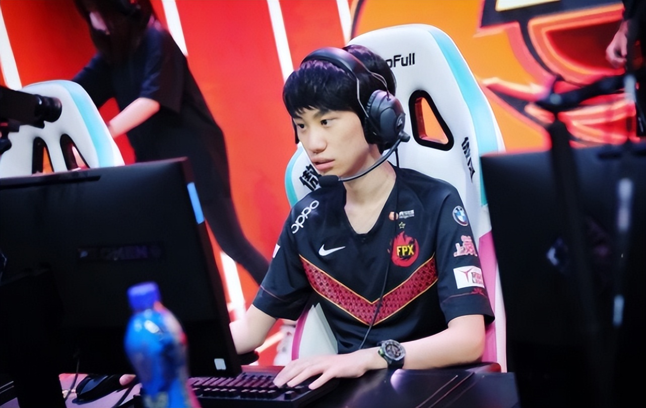 doinb为什么玩国服,doinb峡谷之巅遇到国服绝活哥