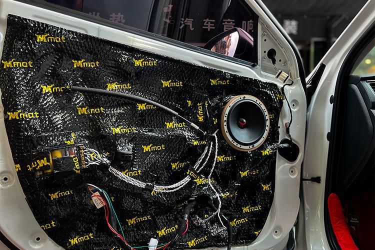 成都现代名图改装升级丹麦绅士宝汽车音响-搭配超低音单元