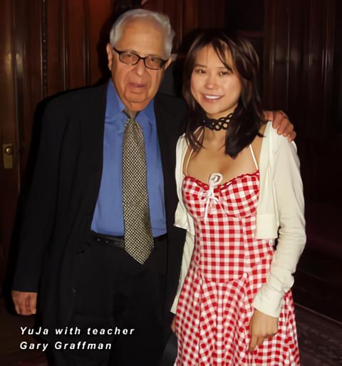 中国钢琴女魔王穿短裙演奏被嘲不雅？！霸气回怼：我只是在做自己