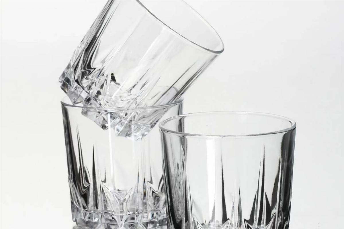 家有水杯请注意！“夺命杯”曾遭央视多次曝光，热水进“毒水”出