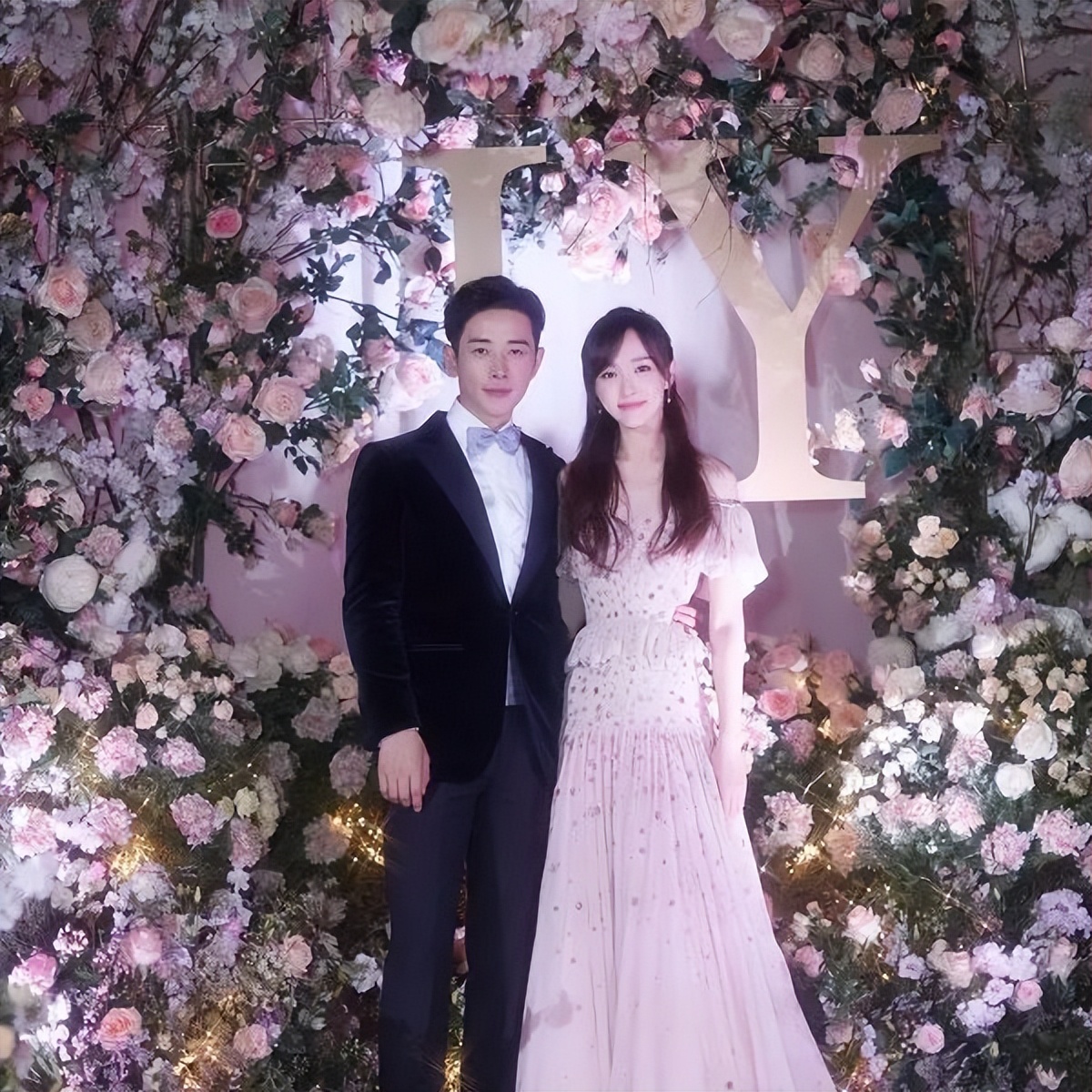 唐嫣在机场时背的焦糖色包,唐嫣曾经用过哪些包包