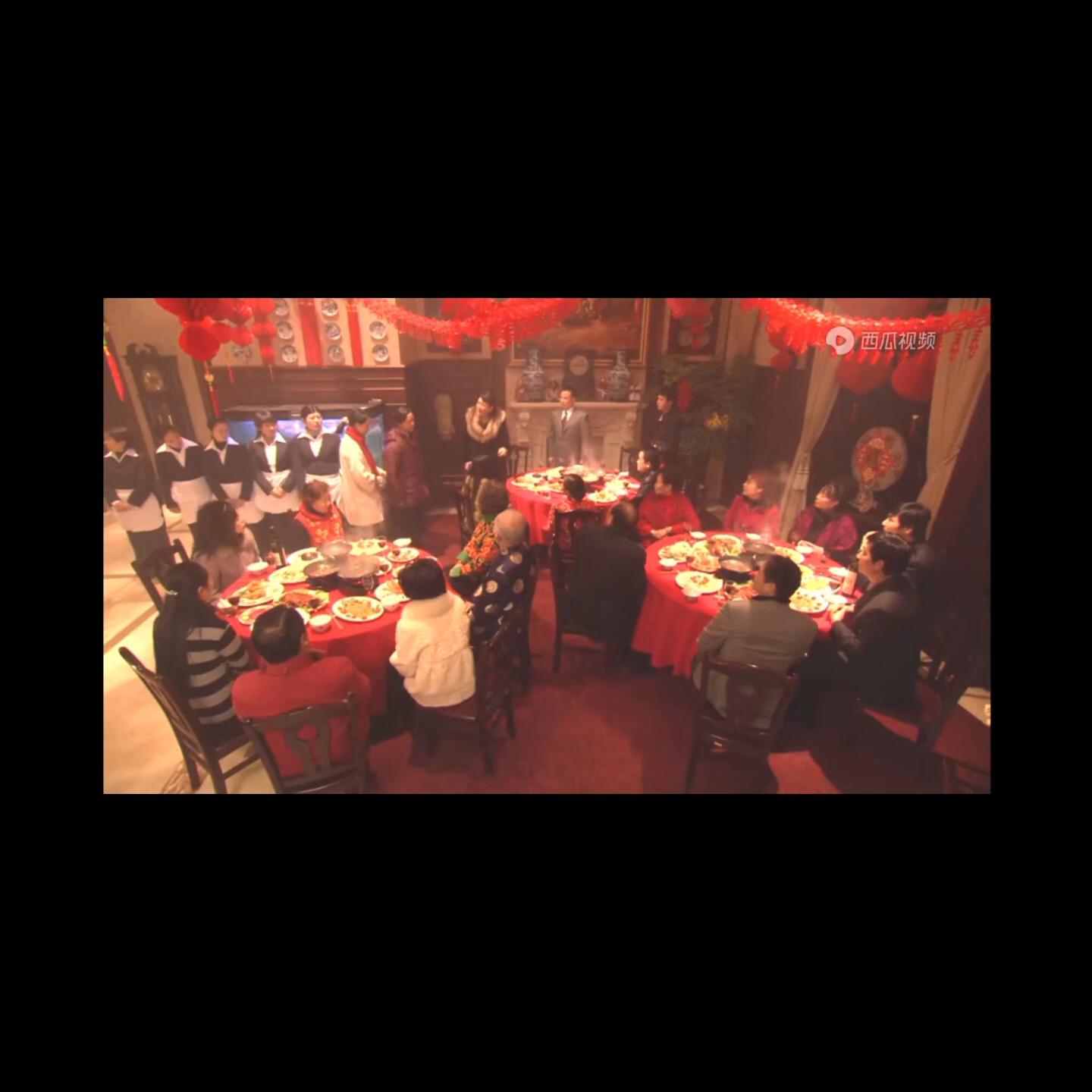 女儿被婆婆*辱侮**不下蛋母鸡，亲妈咽不下这口气，大过年打起...