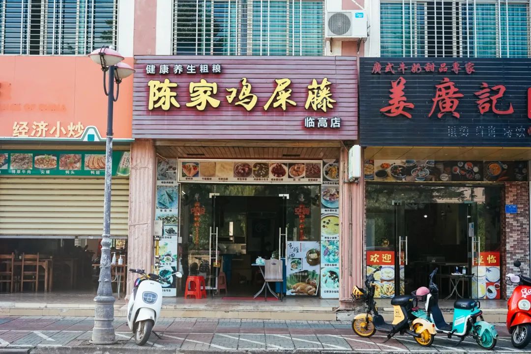 早餐烤乳猪，海鲜论盆卖？这座海岛小城舒坦得有点离谱了