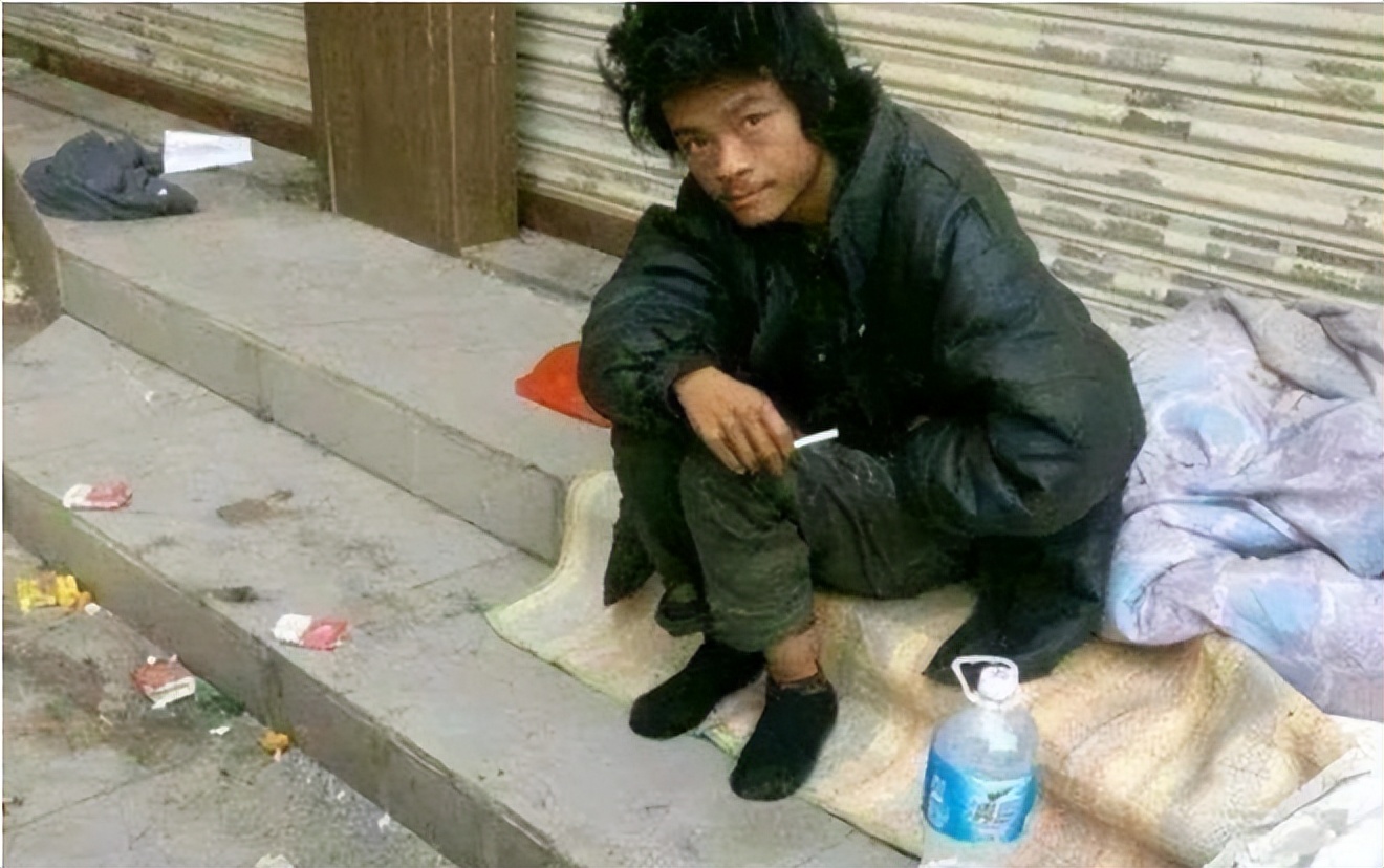 干1天歇3天的“三和大神”，每天混日结、抽散烟，他们为何如此？