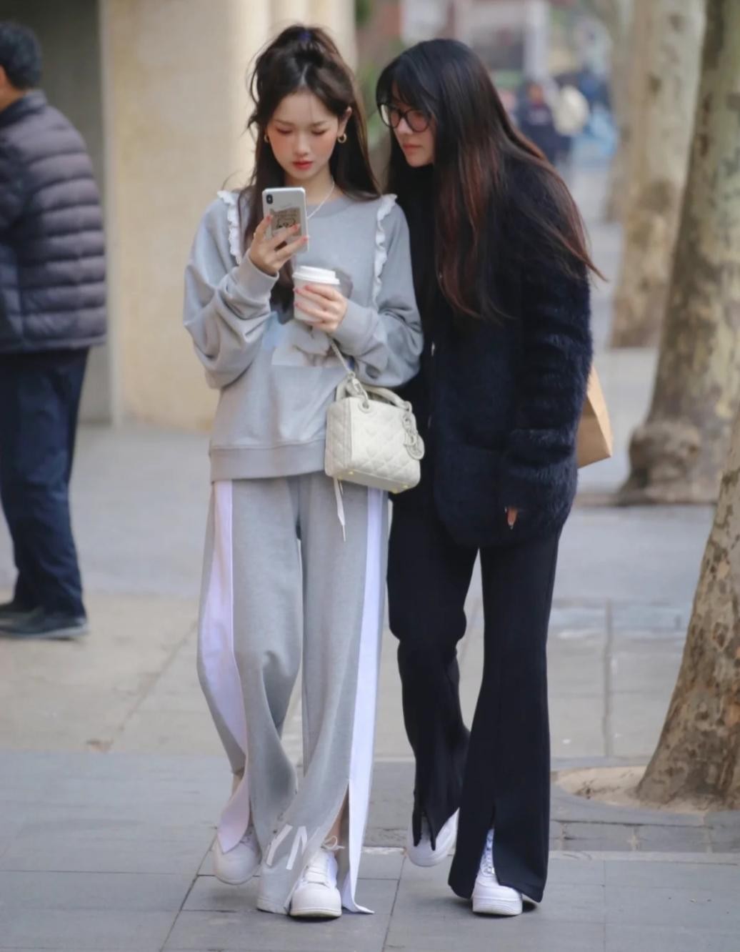 春季高帮小白鞋的穿搭,春天好看的小白鞋