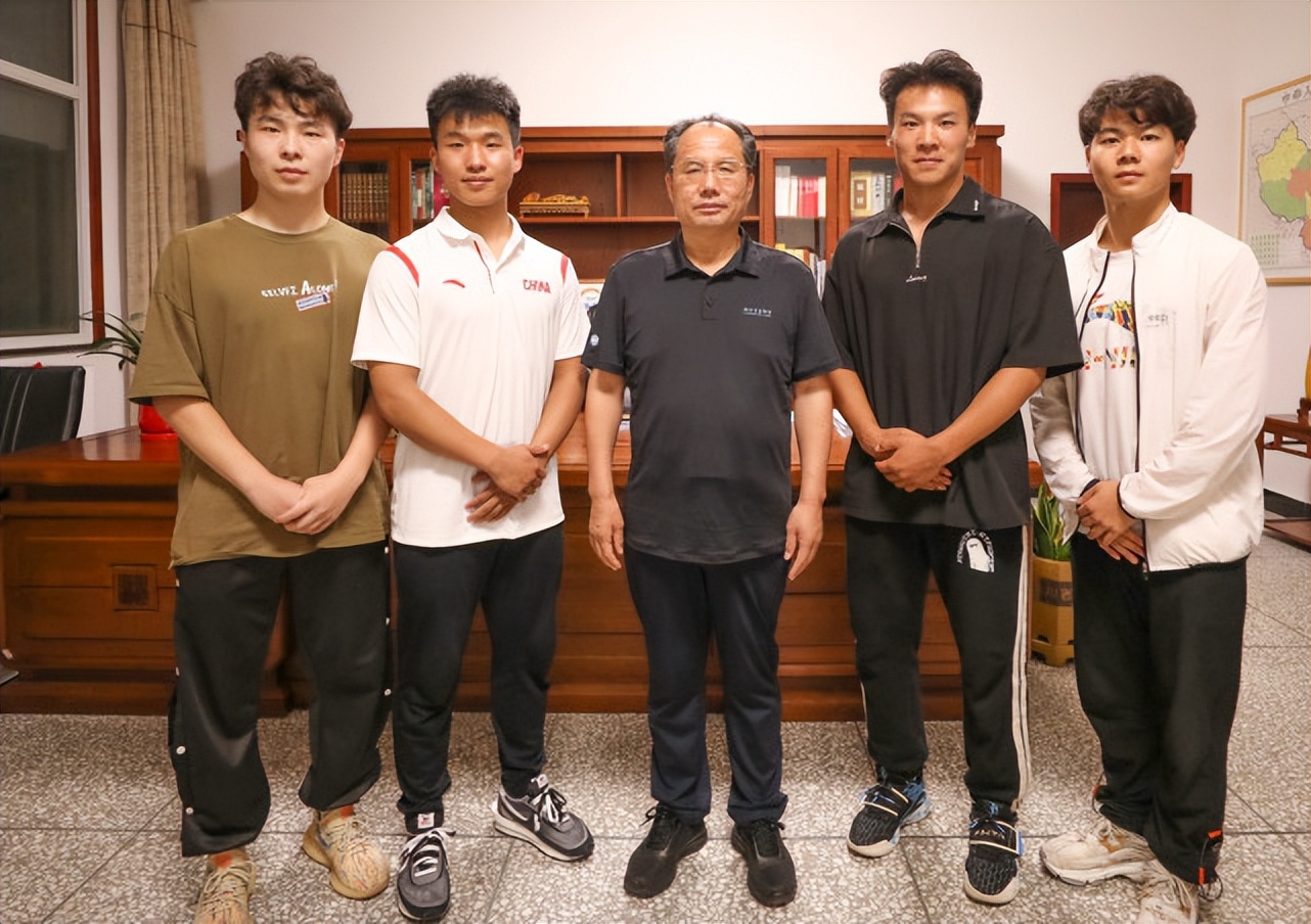 十年磨一剑几年级学的,塔沟武校最厉害的队伍是哪个