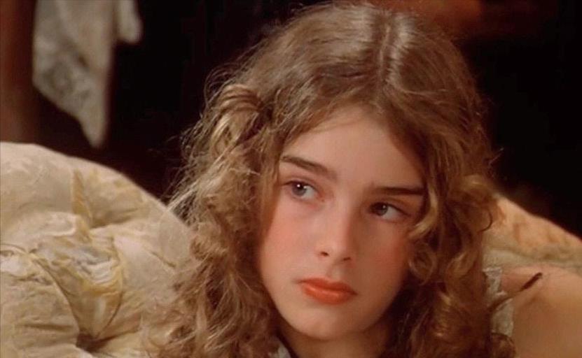 10岁她赤身露体，20岁又声称自己还是处女，“美国舒淇”裸照丑闻