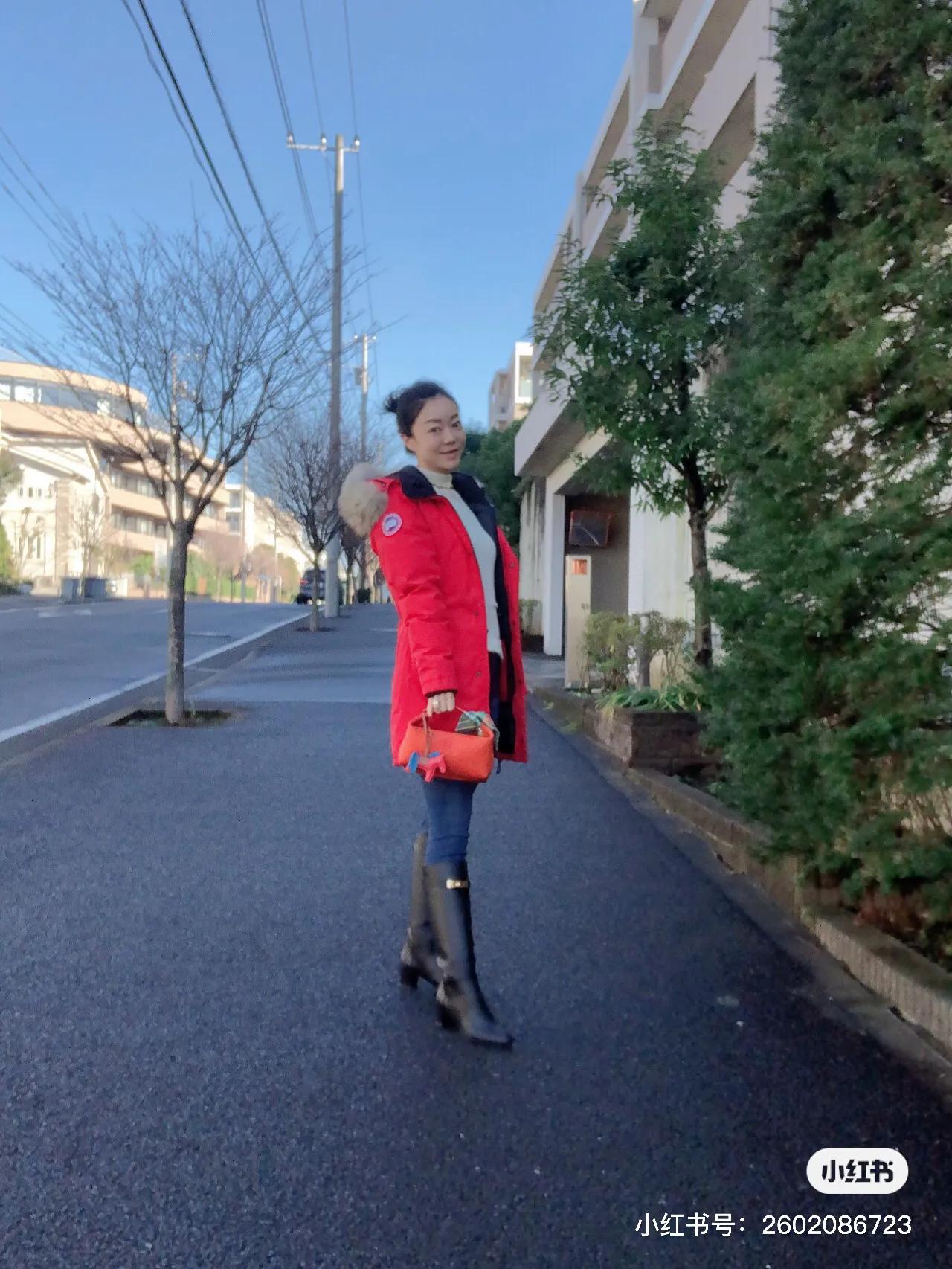 加拿大鹅羽绒服蓝色穿搭,加拿大鹅红色羽绒服穿搭