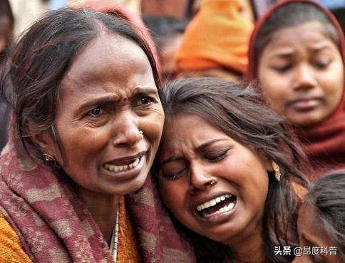 印度无子宫妇女村,印度为怀孕6个月女子剖腹