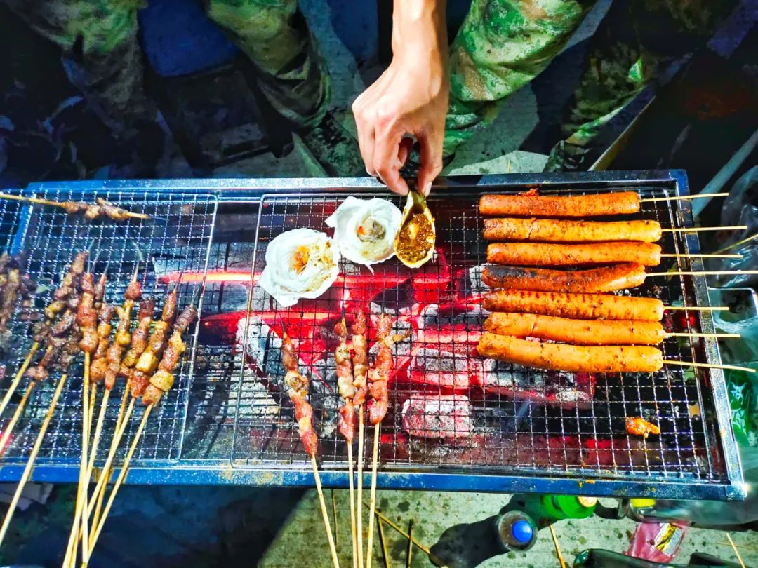 第71集团军：欢声笑语庆国庆，群众性文化活动暖兵心！