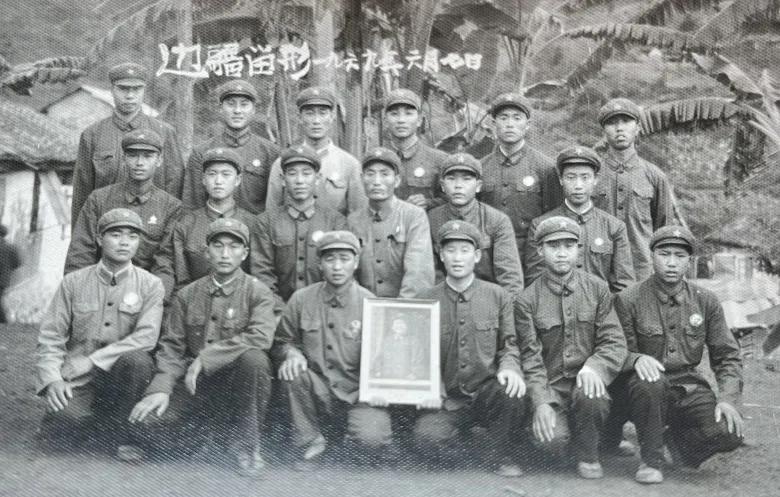 了不起的退役军人丨71岁退伍老兵“说唱”15年，这首歌，请加入你的年度歌单