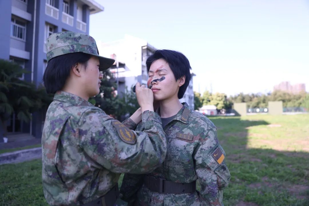 军营帅气视频,镜头下的军营青春岁月