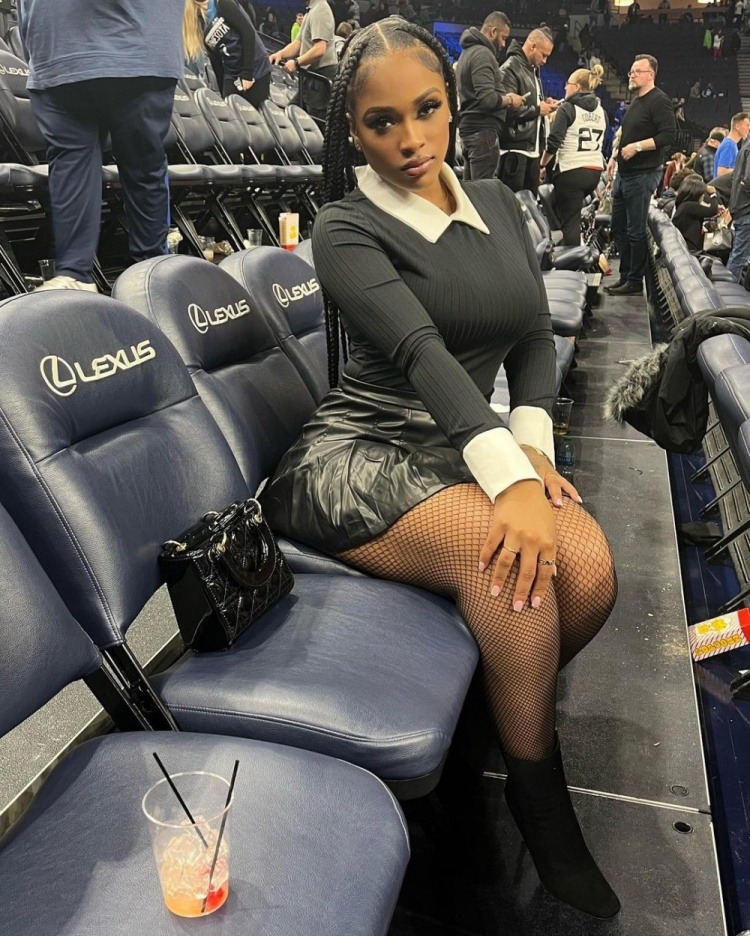 喜当爹!爱德华兹2.6亿顶薪全给29岁女友花,还抚养她和前任7岁儿子