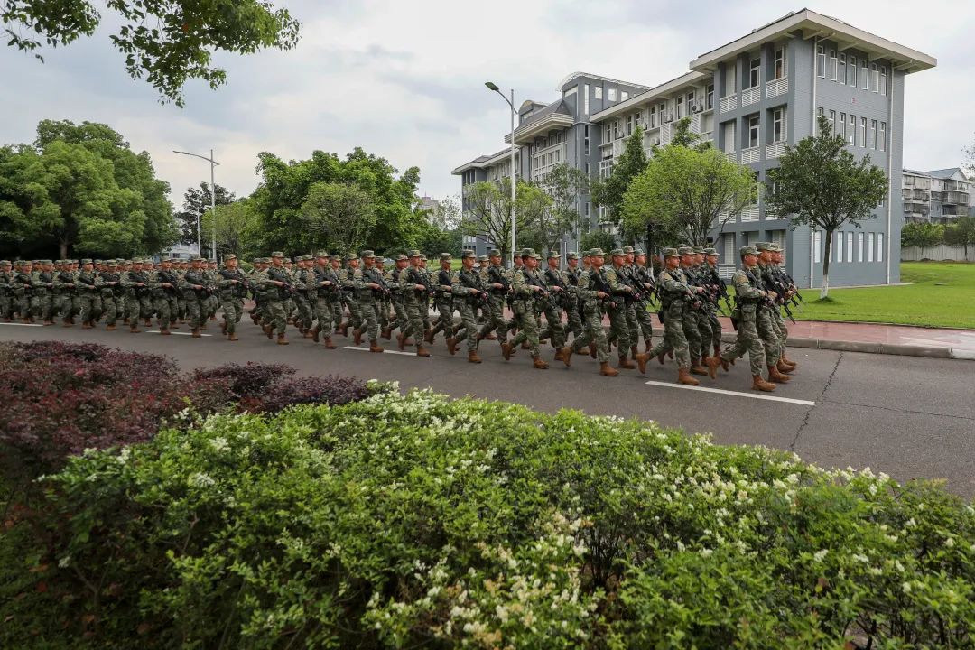 军营帅气视频,镜头下的军营青春岁月