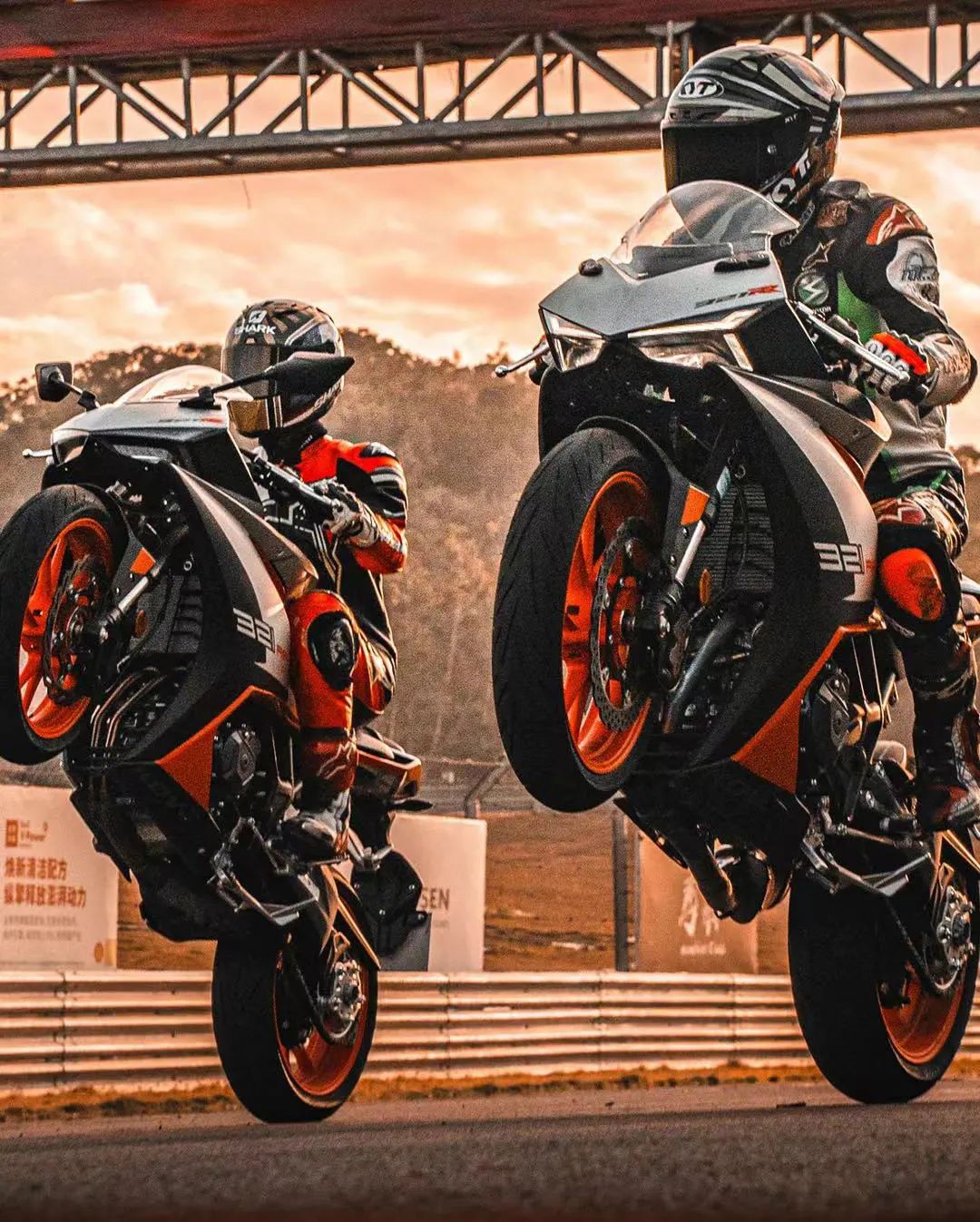 qjmotor仿赛250双缸多少钱,qjmotor赛250单摇臂版怎么样