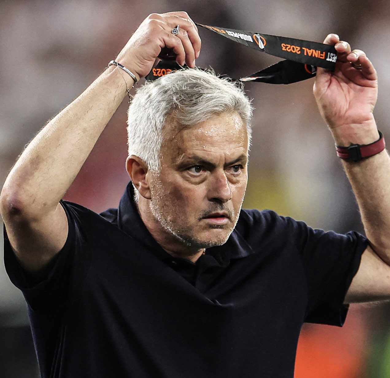 致敬穆帅！施压裁判+单挑对手+2次冷静手势，每1秒都在战斗