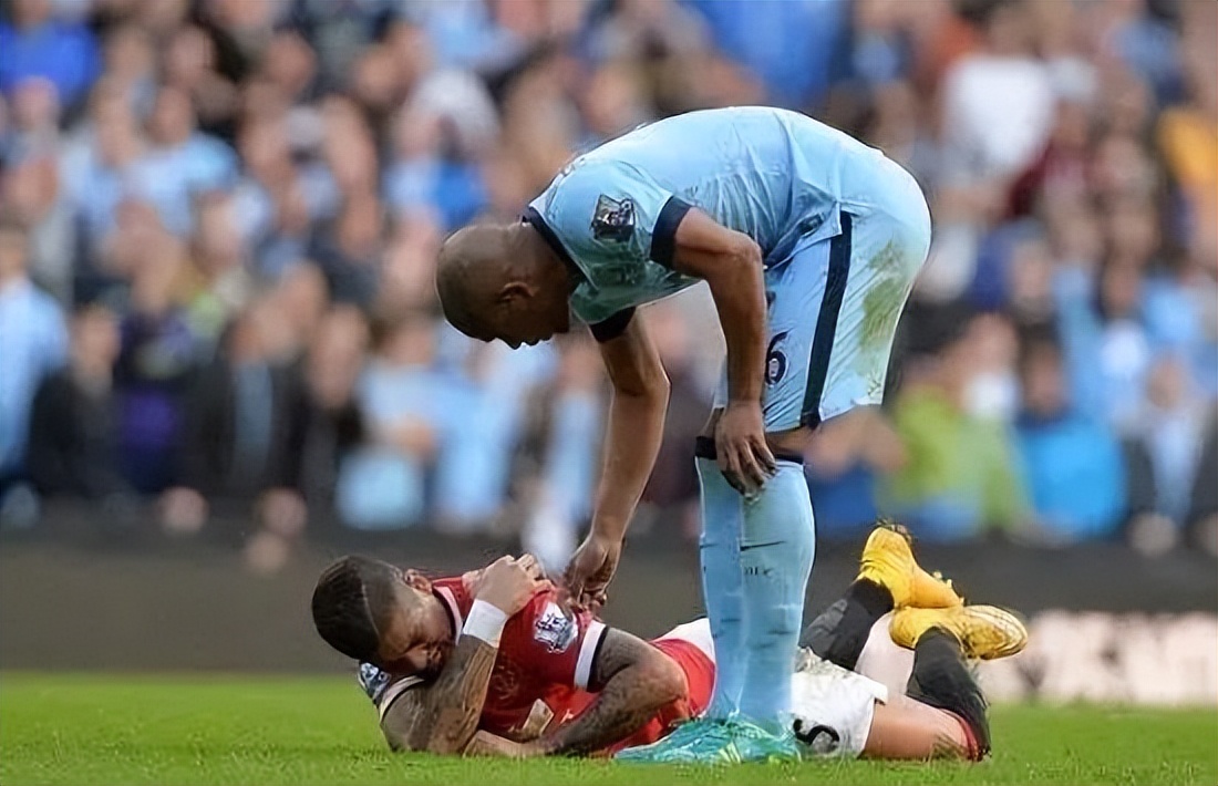 为什么肩关节易向前下方脱位,肩关节为什么容易脱臼