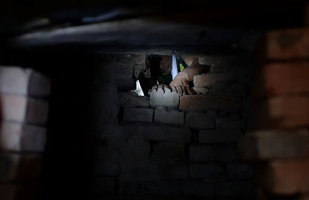 69岁的她，被29岁的年轻男子性侵，警察究竟会怎么处理？