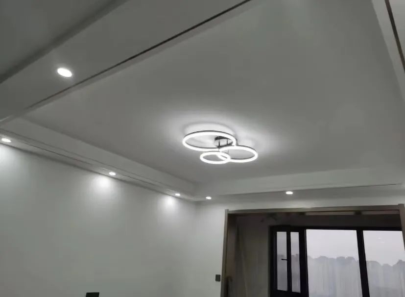 实体店装修和网购装修哪个便宜,新房装修购买的东西