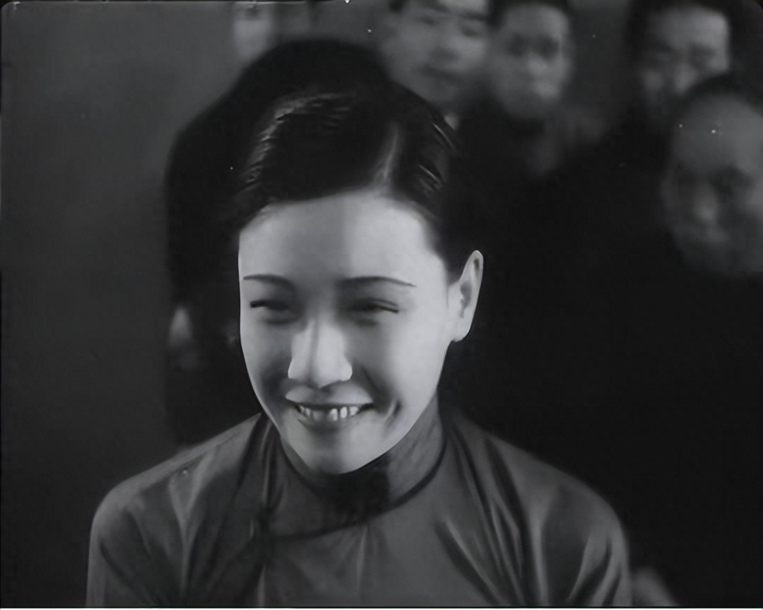 八路军科长被俘，假意娶汉奸之女，晚上试探出了姑娘的隐情