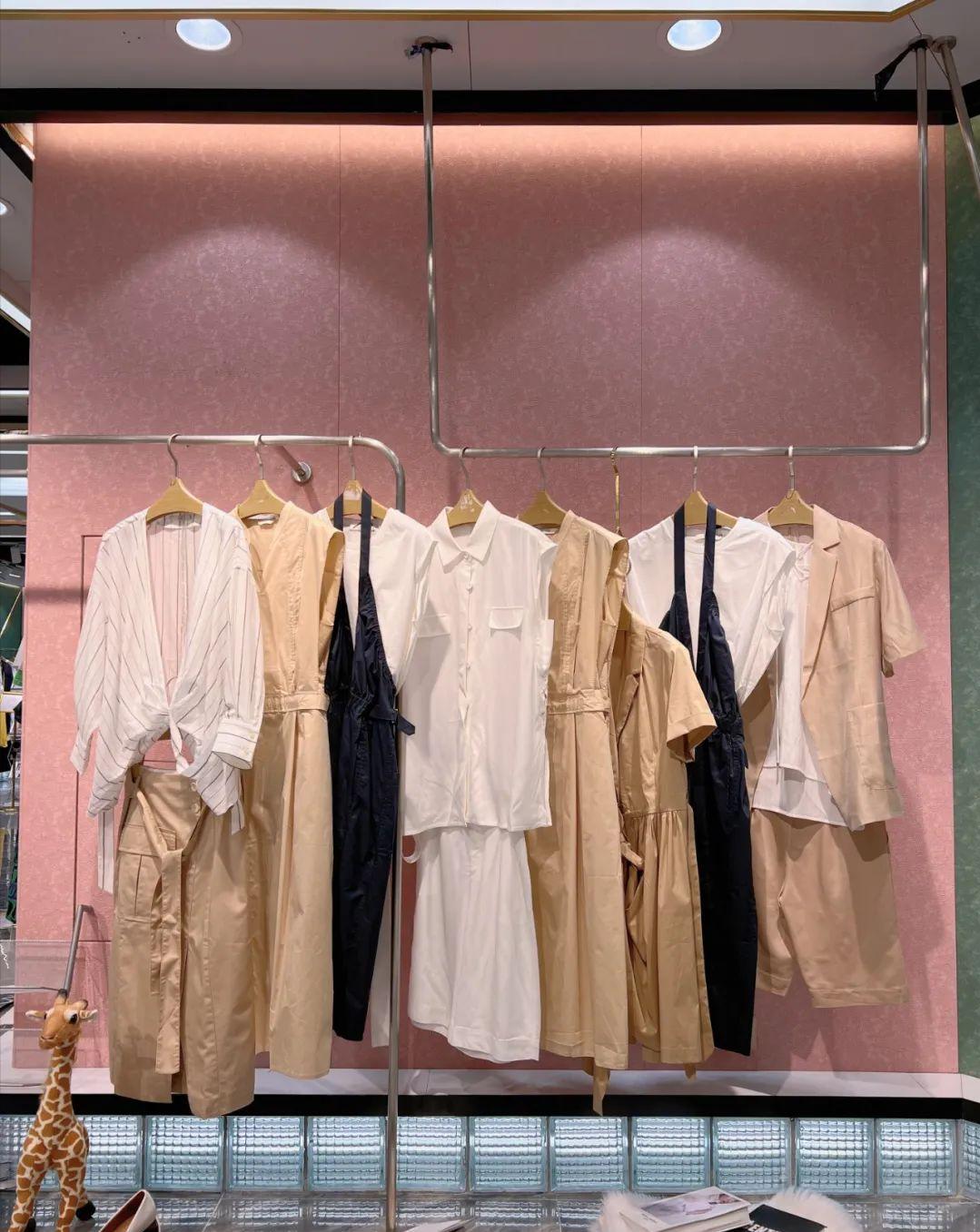 AITU.艾托澳夏季品牌折扣女装桑蚕丝连衣裙上衣裤裙穿搭