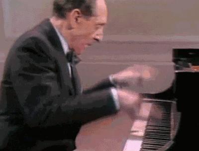 弹钢琴和弦手跨度不够如何解决,弹钢琴跨度大怎么准确落到音阶上