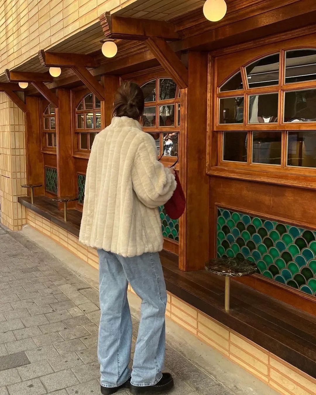 中长款羊羔毛外套怎么穿好看,冬天穿羊羔毛外套