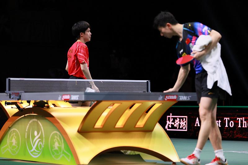 马龙赛后独自落泪,马龙赛后采访眼含热泪