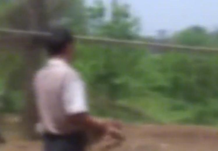 男子得了怪病身上长了树枝,男子患怪病手脚长得像树枝