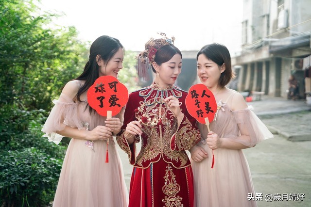 夫妻参加婚礼怎么随礼,新娘结婚伴娘随礼一般多少