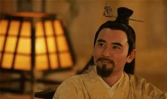 最经典的太监念圣旨,太监宣圣旨念错一字救了1000人