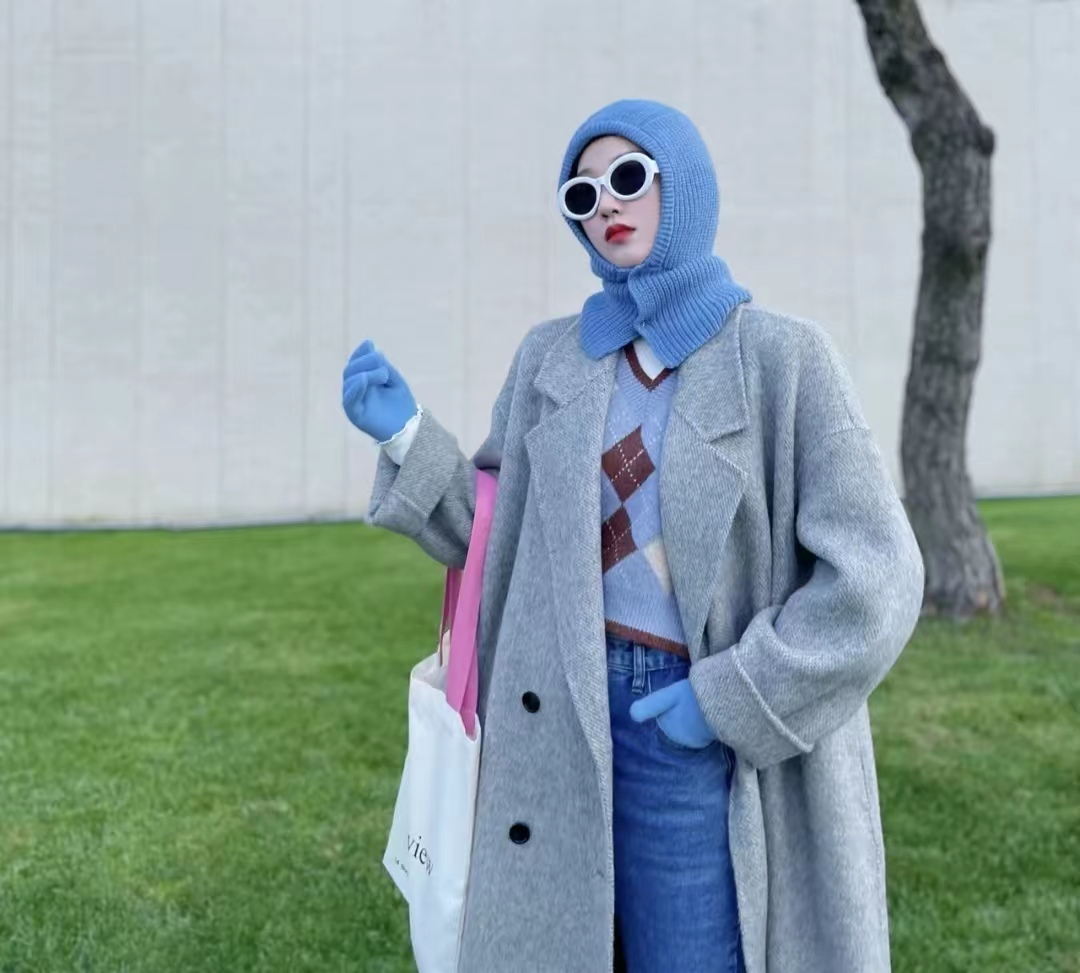 外套秋冬蓝色搭配什么颜色,秋冬比较显高级的颜色搭配