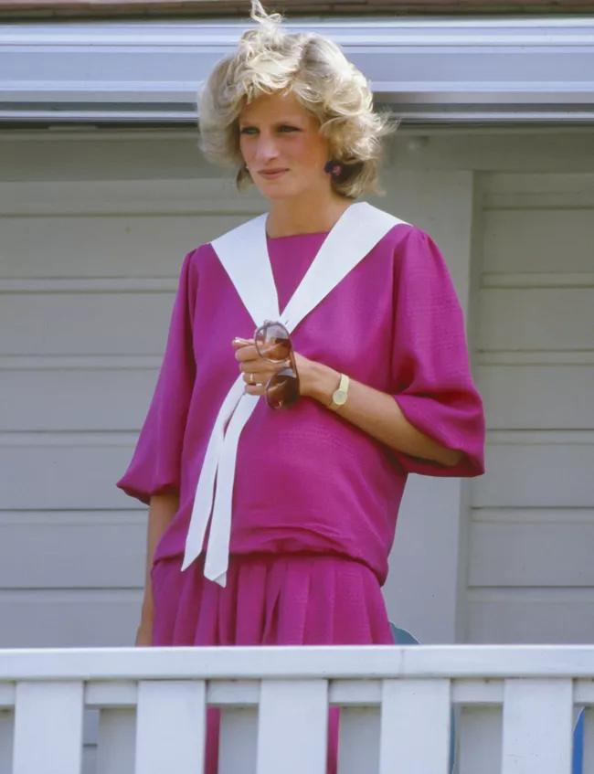 戴安娜王妃年轻穿搭,戴安娜王妃最新裙装