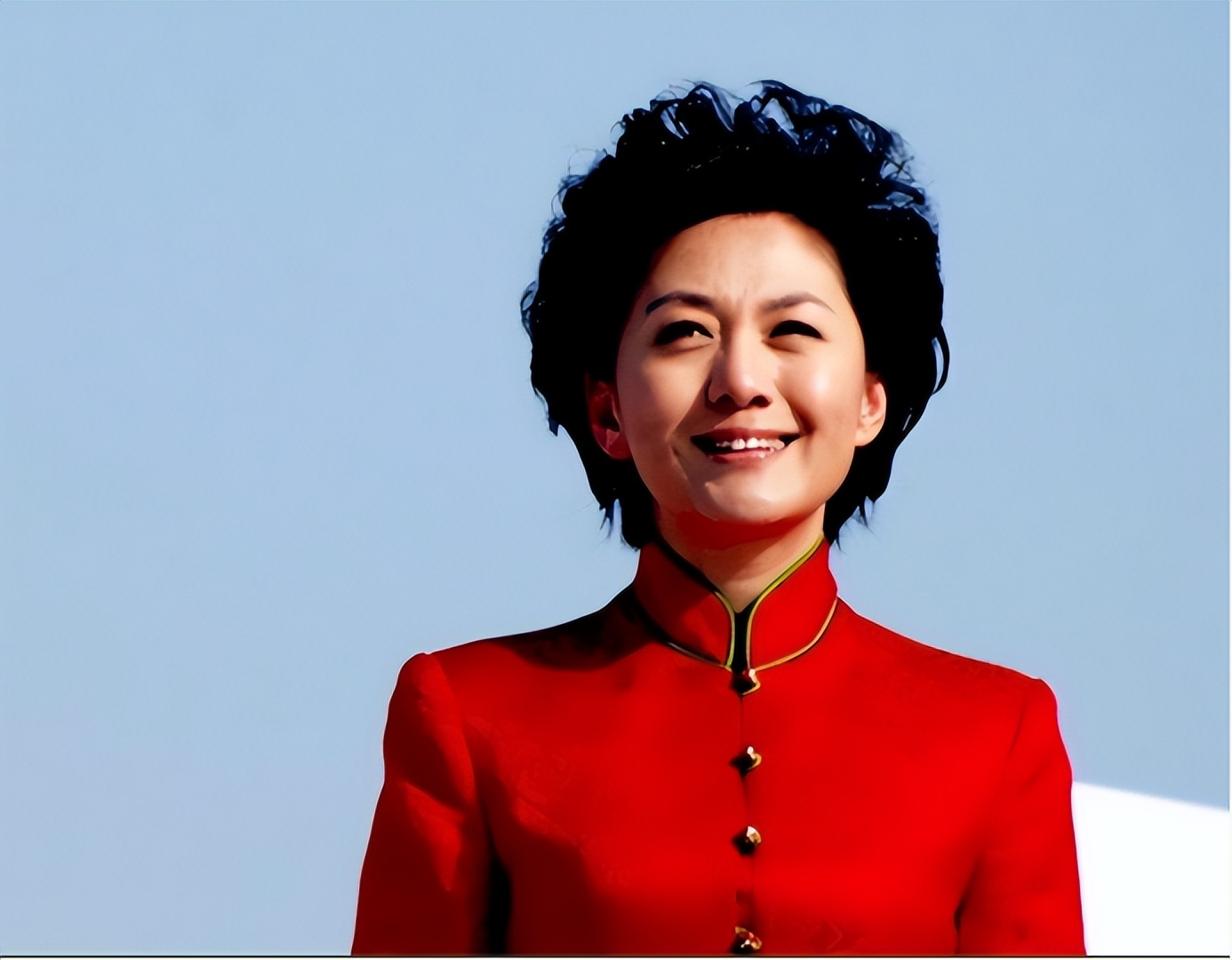 央视主持人海霞经历及婚姻家庭,海霞嫁清华教授恩爱23年视频播放